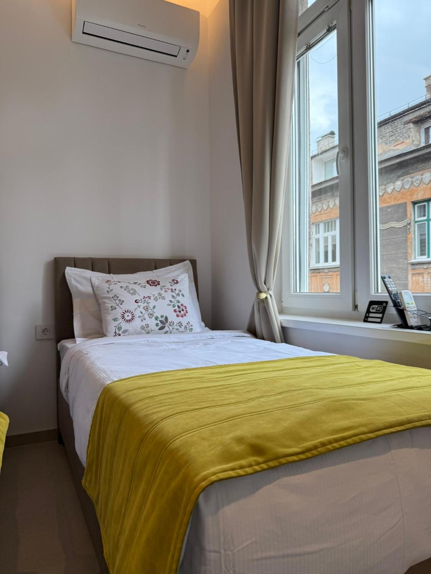 Apartman East Meets West
